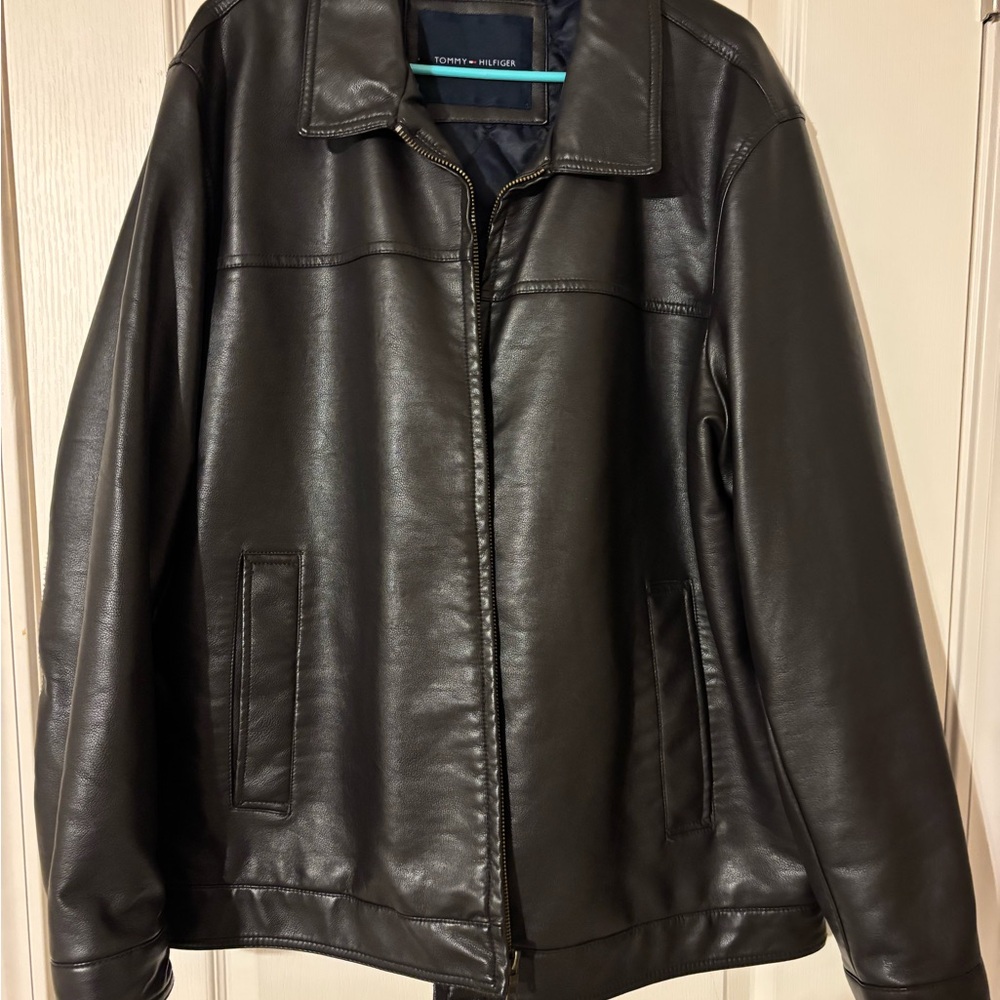 Tommy Hilfiger Black Lightweight Jacket with Classic Design